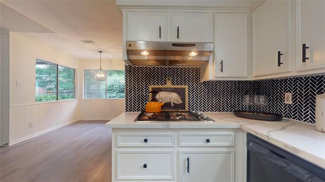 811 Devonport Lane, Seabrook, TX 77586