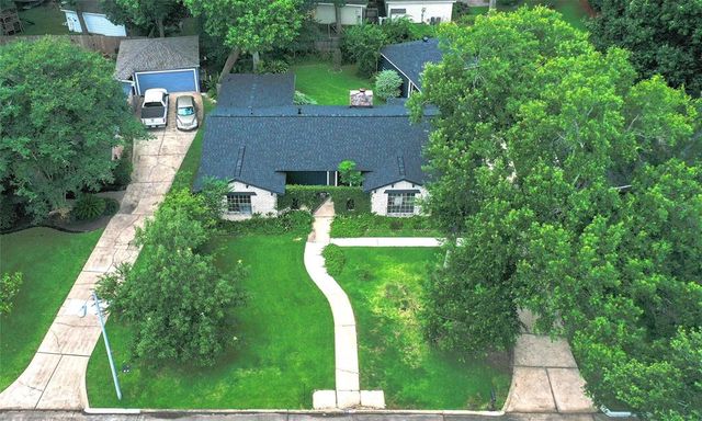 811 Devonport Lane, Seabrook, TX 77586