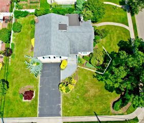 64 Meadowfarm Road, Manhasset Hills, NY 11040