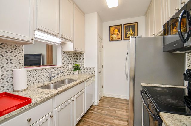 9850 Pagewood Lane 1403, Houston, TX 77042