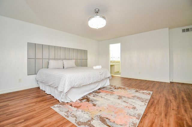 9850 Pagewood Lane 1403, Houston, TX 77042