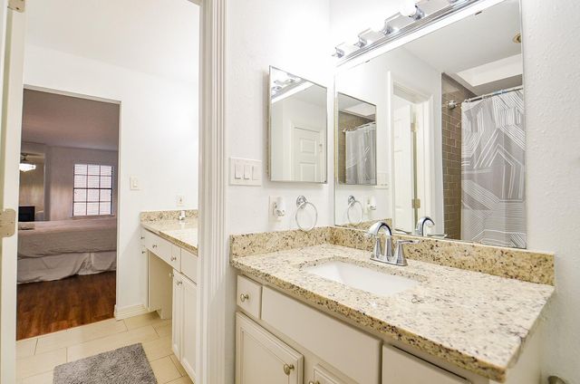 9850 Pagewood Lane 1403, Houston, TX 77042