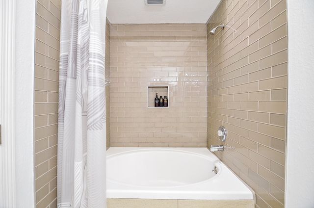 9850 Pagewood Lane 1403, Houston, TX 77042