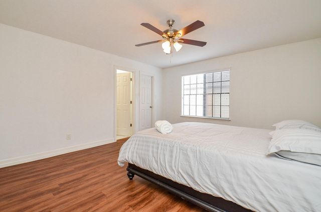 9850 Pagewood Lane 1403, Houston, TX 77042