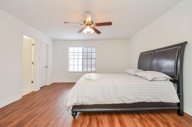 9850 Pagewood Lane 1403, Houston, TX 77042