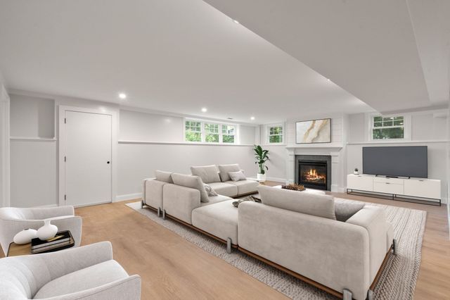 53 Beechwood St, Cohasset, MA 02025