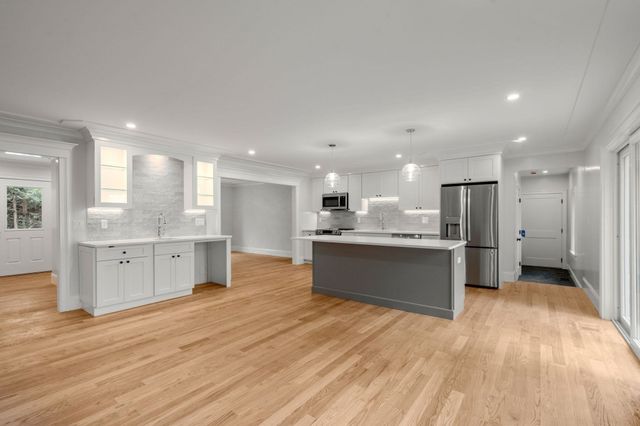 53 Beechwood St, Cohasset, MA 02025