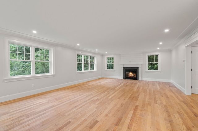 53 Beechwood St, Cohasset, MA 02025