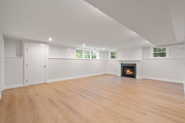 53 Beechwood St, Cohasset, MA 02025
