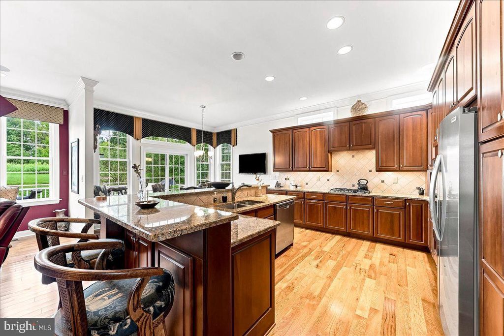 708 HILLVIEW DR, COLLEGEVILLE, PA 19426 — photo 4