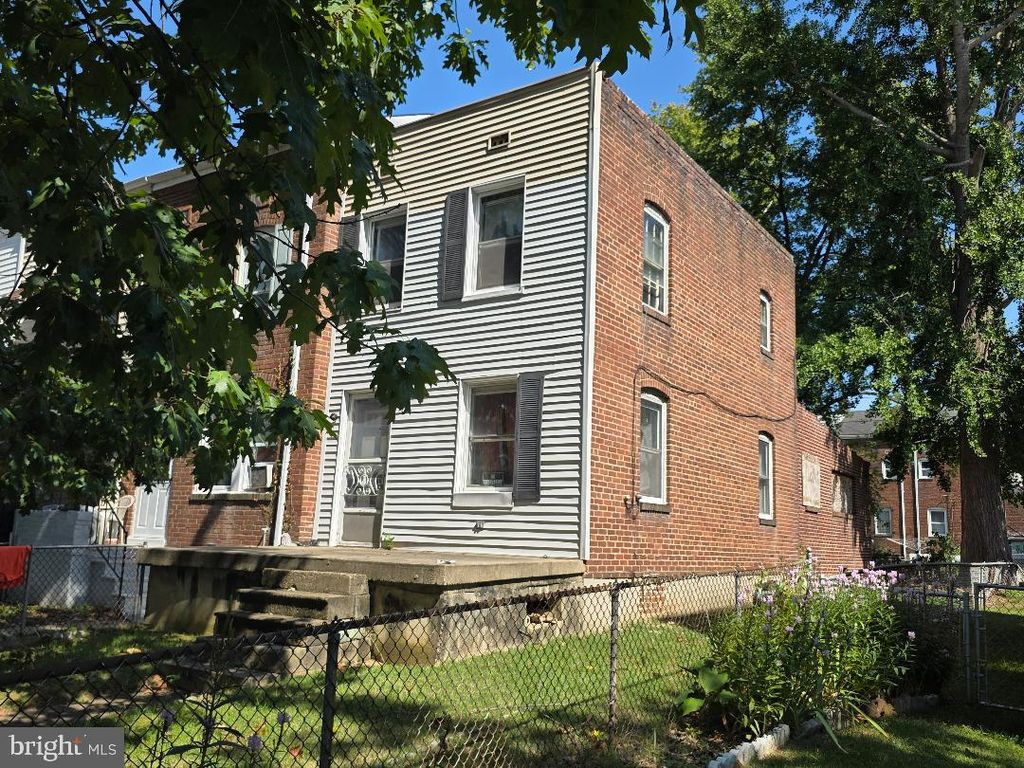 2831 ROUND RD, Baltimore, MD 21225