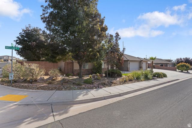974 N PAINTED CLOUD PL, Washington, UT 84780