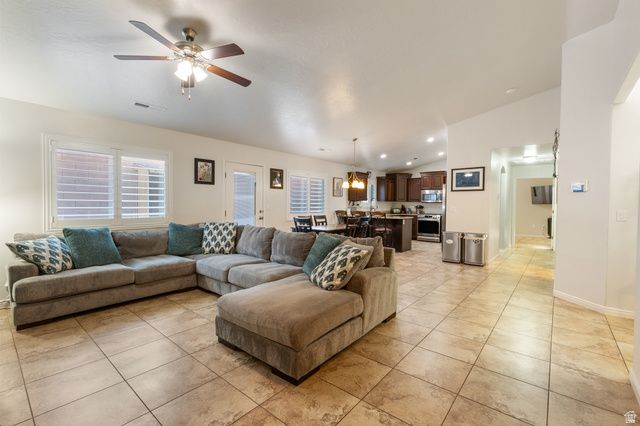 974 N PAINTED CLOUD PL, Washington, UT 84780