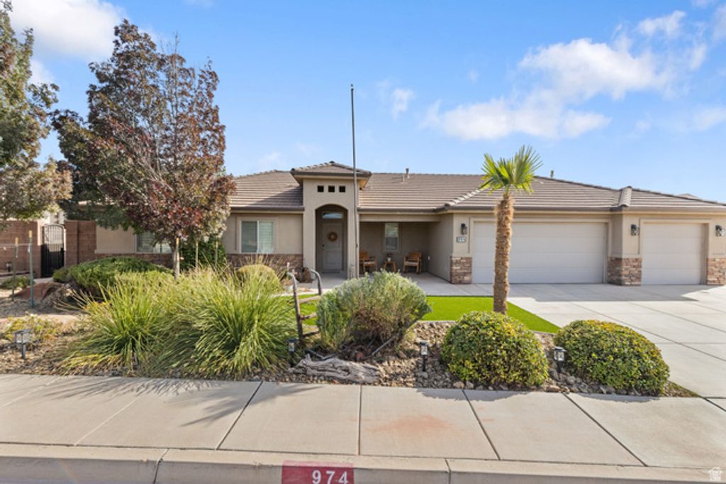 974 N PAINTED CLOUD PL, Washington, UT 84780