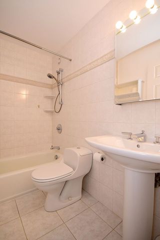 211 E Ohio Street 2721, Chicago, IL 60611