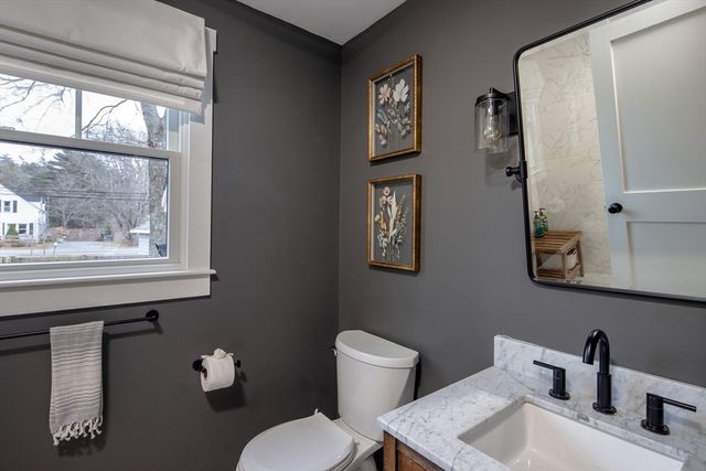 8 Pine St, Mattapoisett, MA 02739