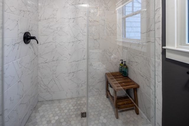 8 Pine St, Mattapoisett, MA 02739