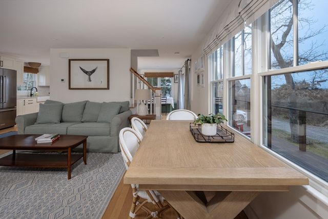 8 Pine St, Mattapoisett, MA 02739