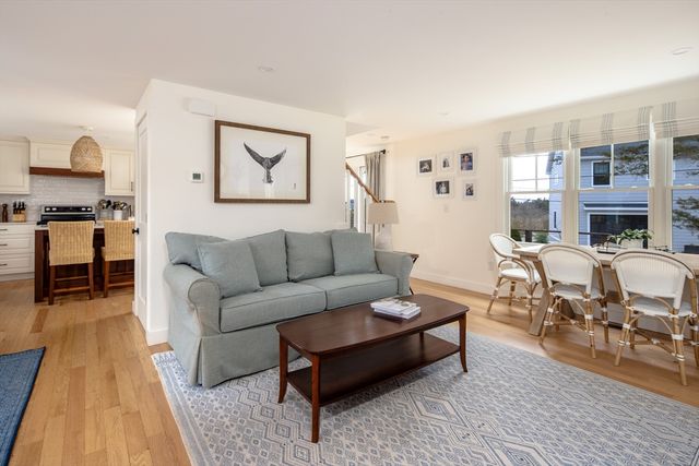 8 Pine St, Mattapoisett, MA 02739