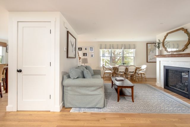 8 Pine St, Mattapoisett, MA 02739