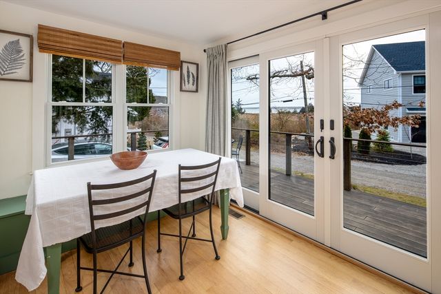 8 Pine St, Mattapoisett, MA 02739