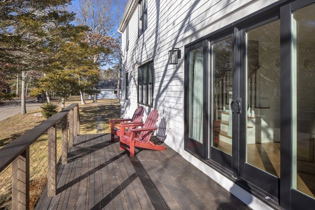 8 Pine St, Mattapoisett, MA 02739