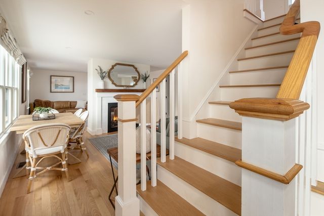 8 Pine St, Mattapoisett, MA 02739