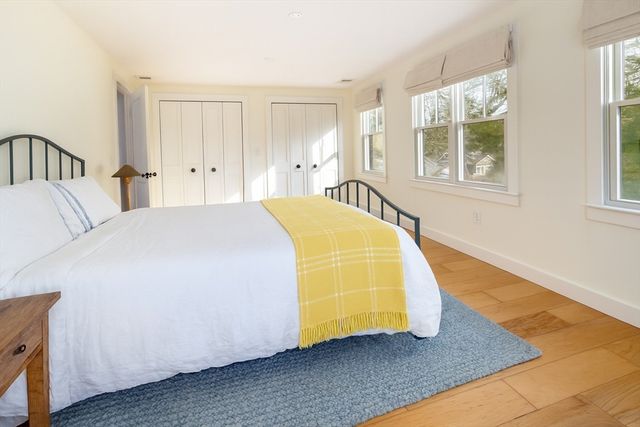 8 Pine St, Mattapoisett, MA 02739