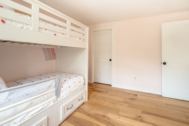 8 Pine St, Mattapoisett, MA 02739