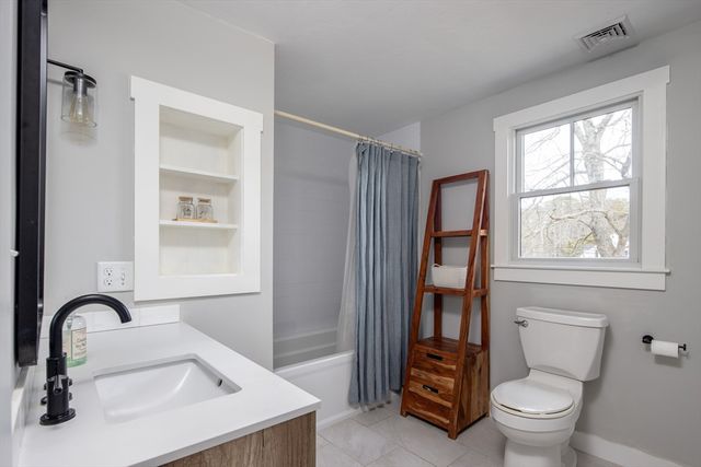 8 Pine St, Mattapoisett, MA 02739