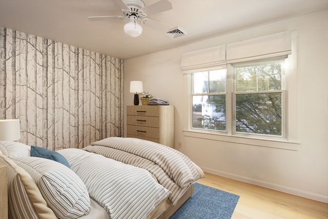 8 Pine St, Mattapoisett, MA 02739