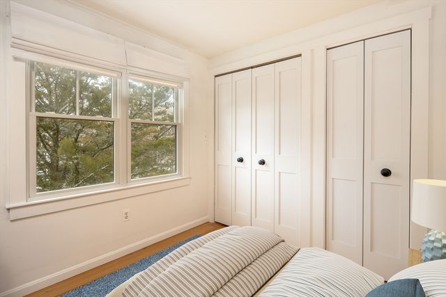 8 Pine St, Mattapoisett, MA 02739