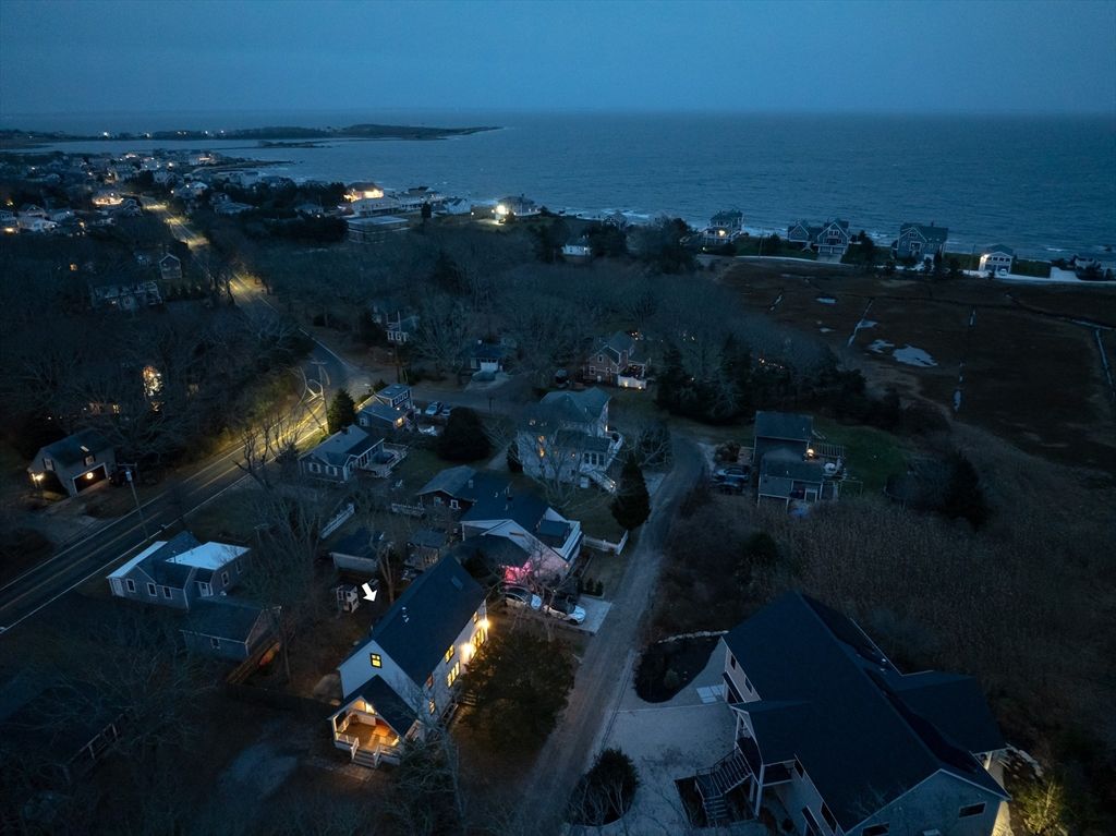 8 Pine St, Mattapoisett, MA 02739