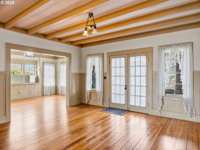 860 BEACH Dr, Seaside, OR 97138
