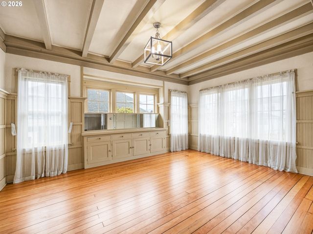 860 BEACH Dr, Seaside, OR 97138