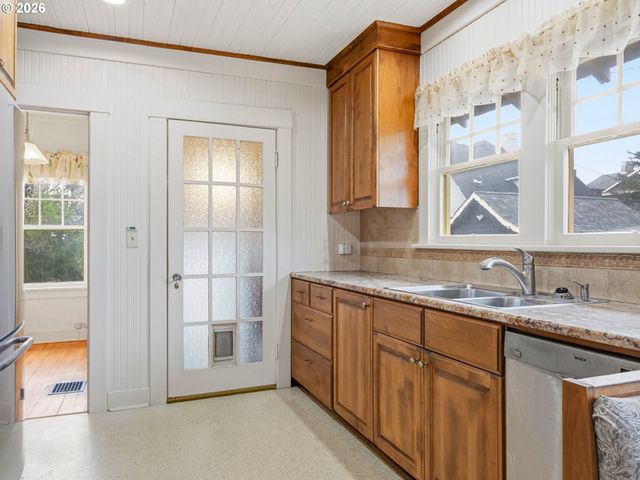 860 BEACH Dr, Seaside, OR 97138