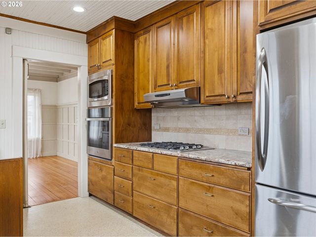 860 BEACH Dr, Seaside, OR 97138