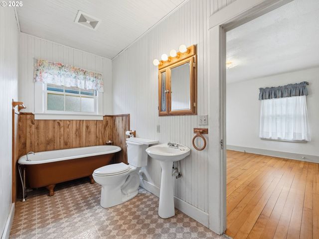 860 BEACH Dr, Seaside, OR 97138