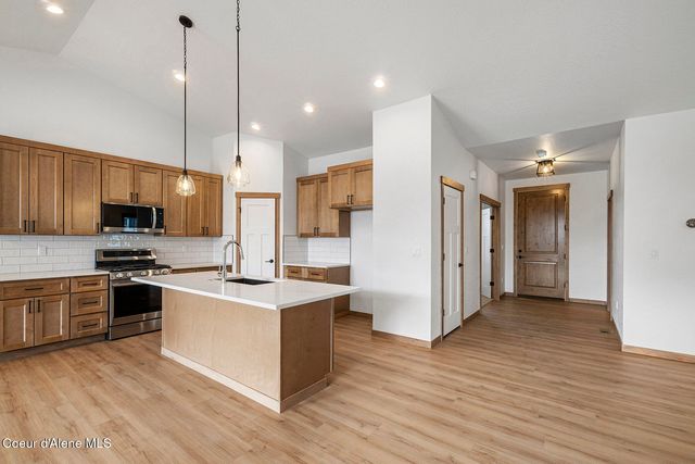 8892 W Swather AVE, Rathdrum, ID 83858