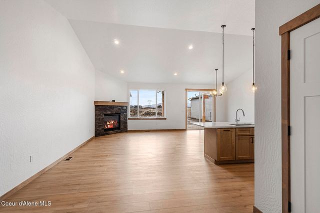 8892 W Swather AVE, Rathdrum, ID 83858