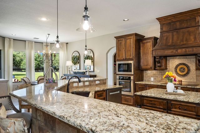 8820 Cavalry Dr, Boerne, TX 78015