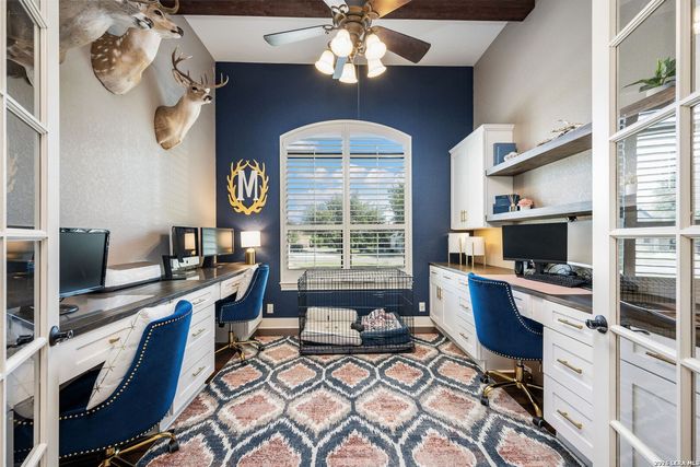 8820 Cavalry Dr, Boerne, TX 78015