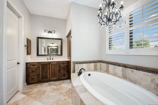 8820 Cavalry Dr, Boerne, TX 78015