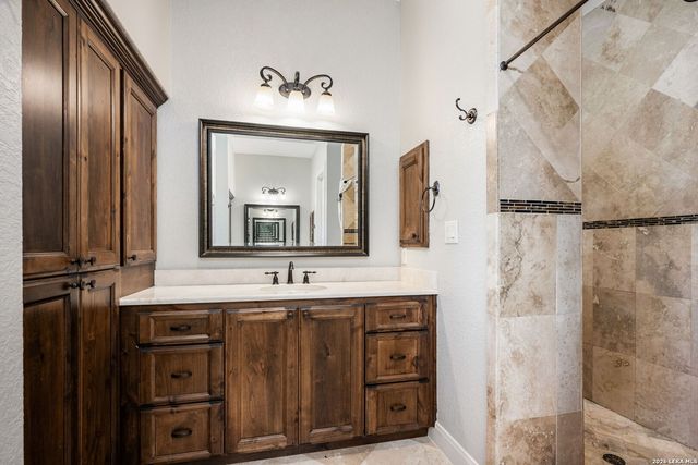 8820 Cavalry Dr, Boerne, TX 78015