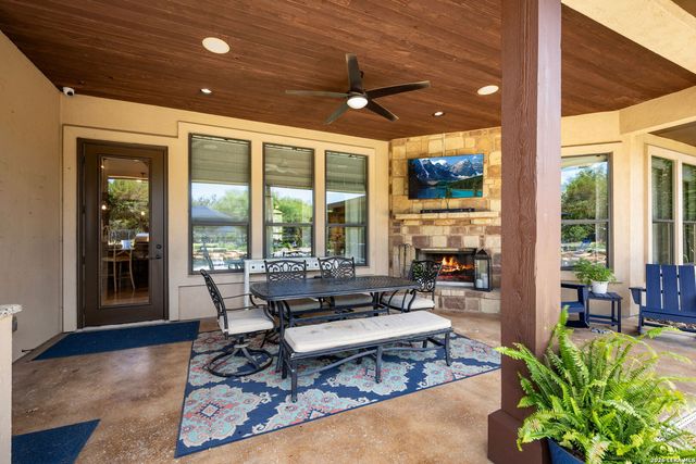 8820 Cavalry Dr, Boerne, TX 78015