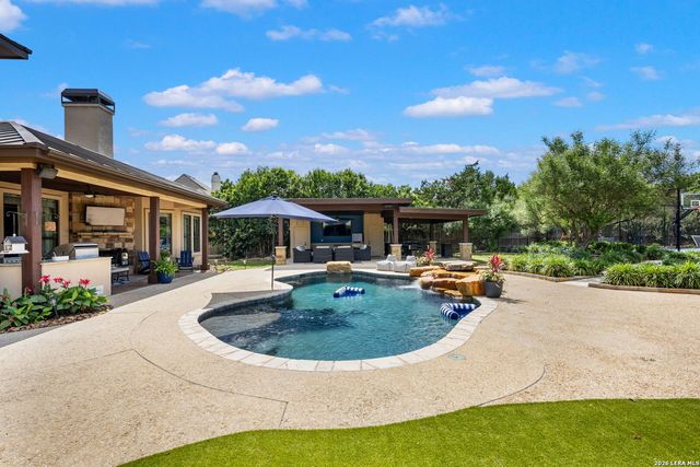 8820 Cavalry Dr, Boerne, TX 78015