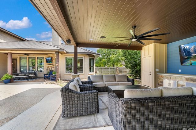 8820 Cavalry Dr, Boerne, TX 78015