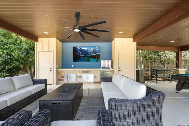 8820 Cavalry Dr, Boerne, TX 78015