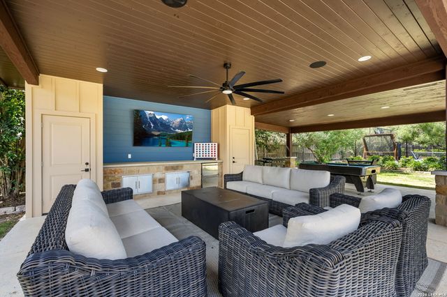 8820 Cavalry Dr, Boerne, TX 78015