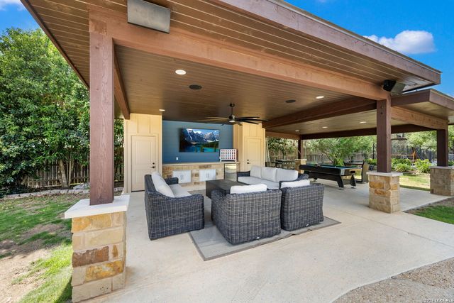 8820 Cavalry Dr, Boerne, TX 78015